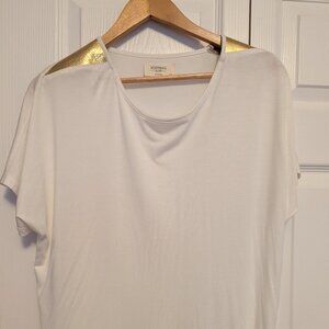 Body bag by Jude L t-shirt with gold leather details